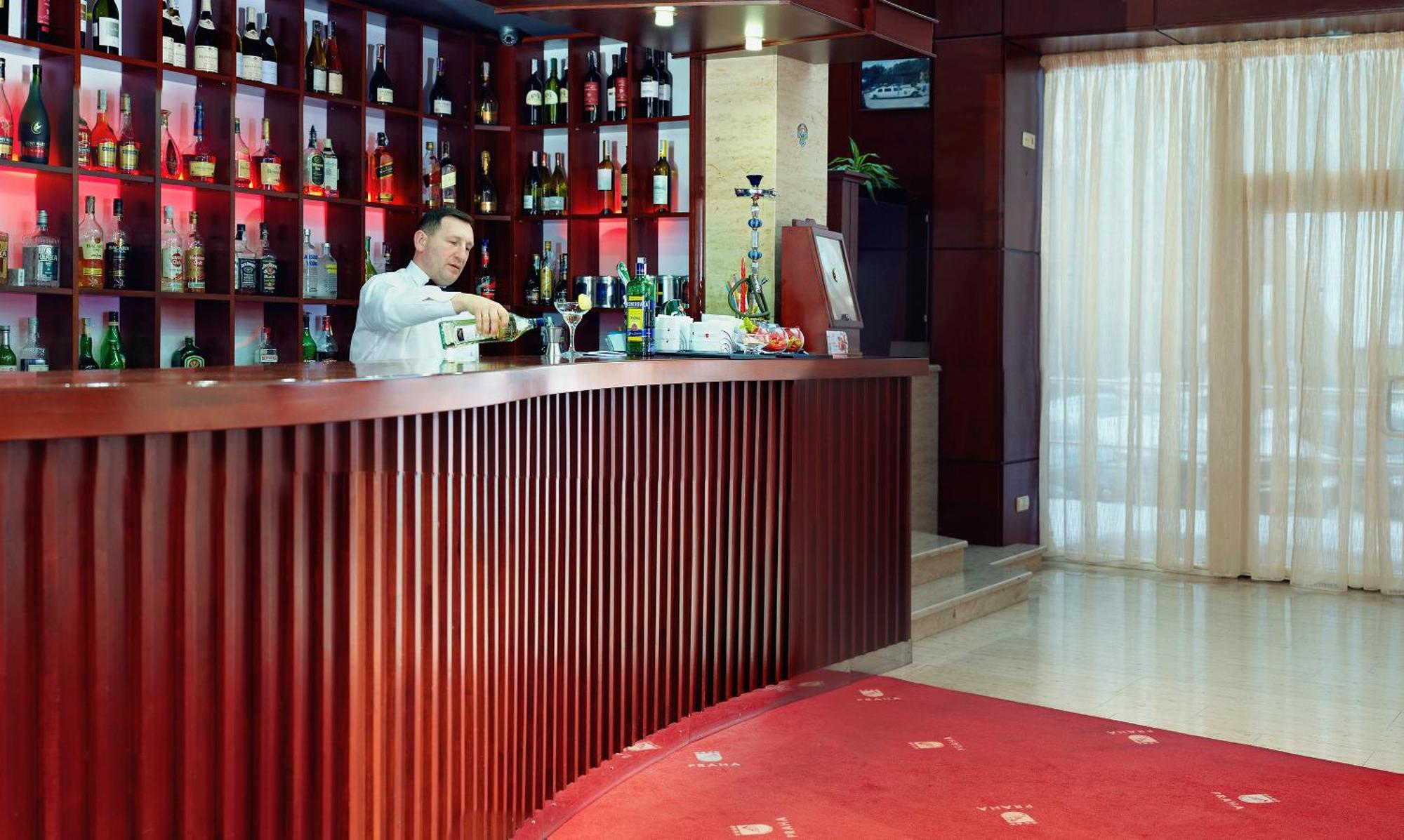 普拉哈酒店 乌日霍罗德 外观 照片