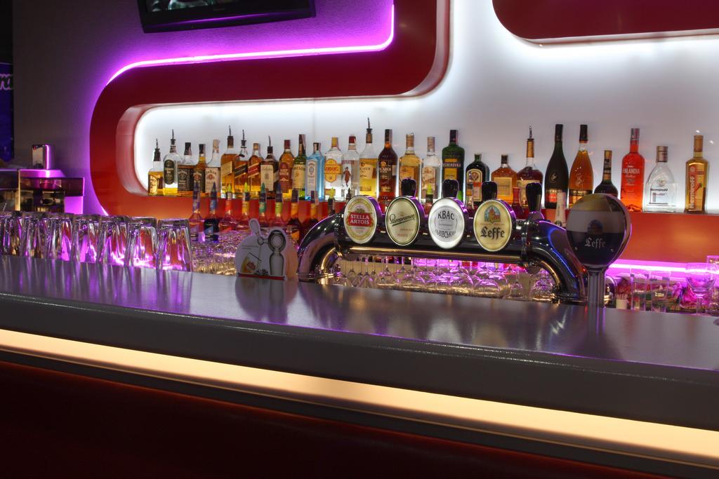 普拉哈酒店 乌日霍罗德 外观 照片