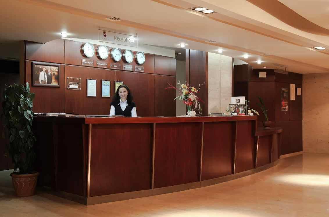普拉哈酒店 乌日霍罗德 外观 照片
